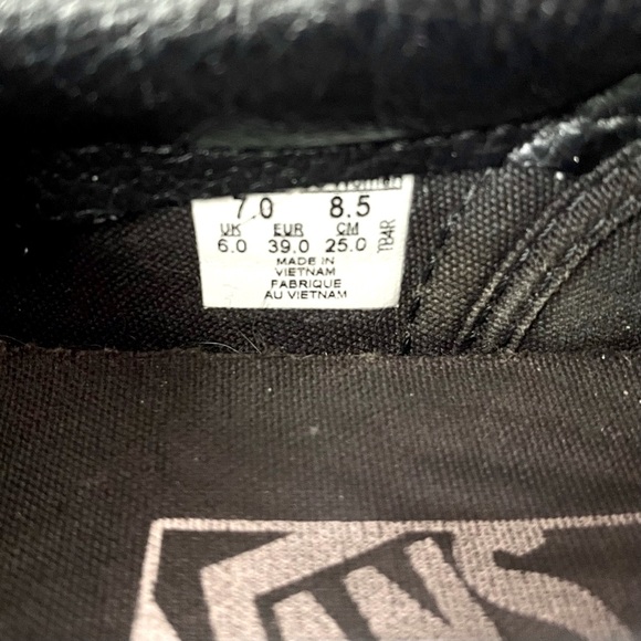 Vans Slip On Black Faux/Leather W8.5 M7 UK6 EU39 - Picture 9 of 9